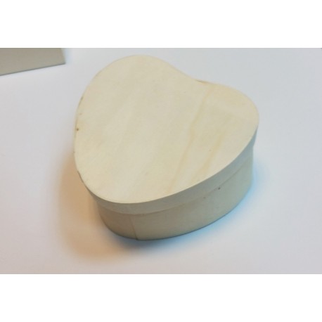 תיבת עץ צורת לב תיבת עץ צורת לב